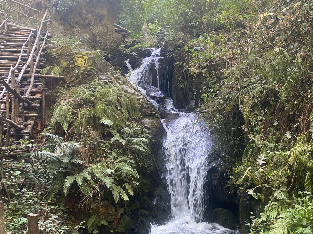 The 8 waterfalls of Kamenjane .